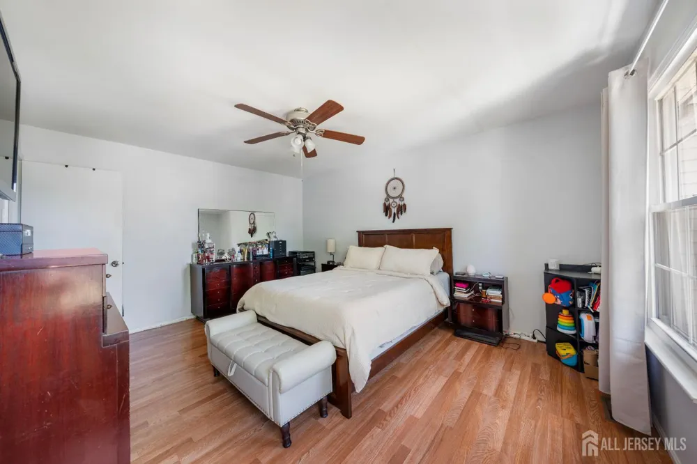 35 E Byrnes Lane E Sayreville, NJ 08872
