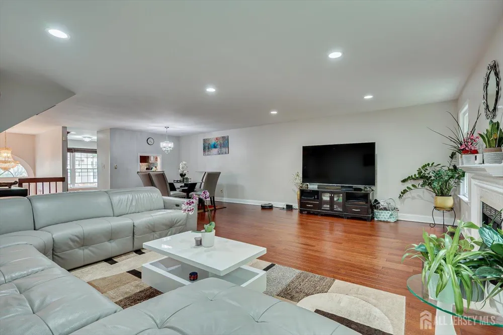 4506 Stonehedge Road Edison, NJ 08820