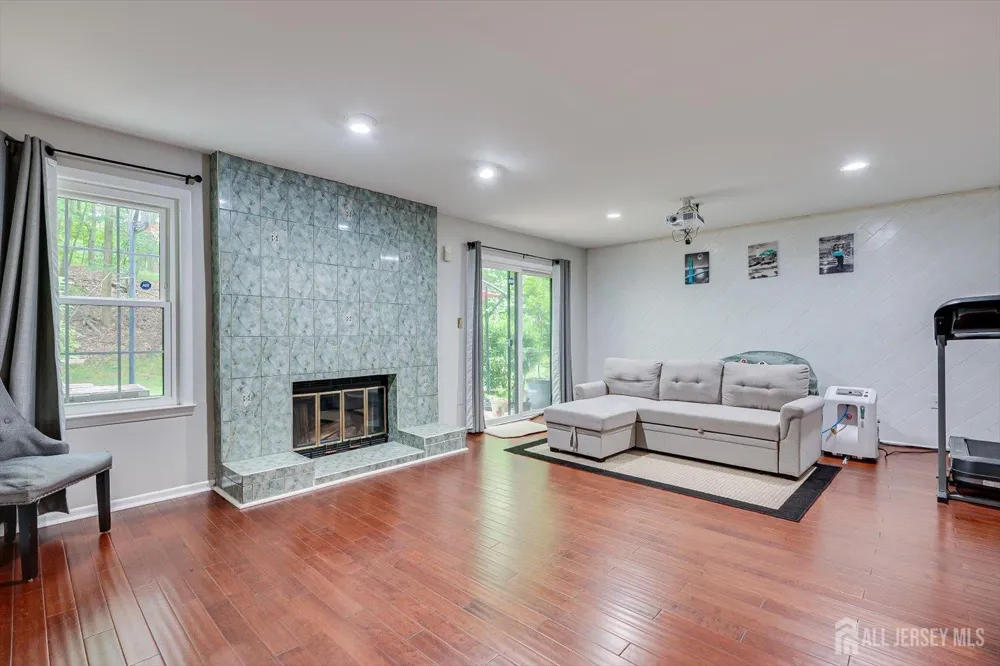 4506 Stonehedge Road Edison, NJ 08820
