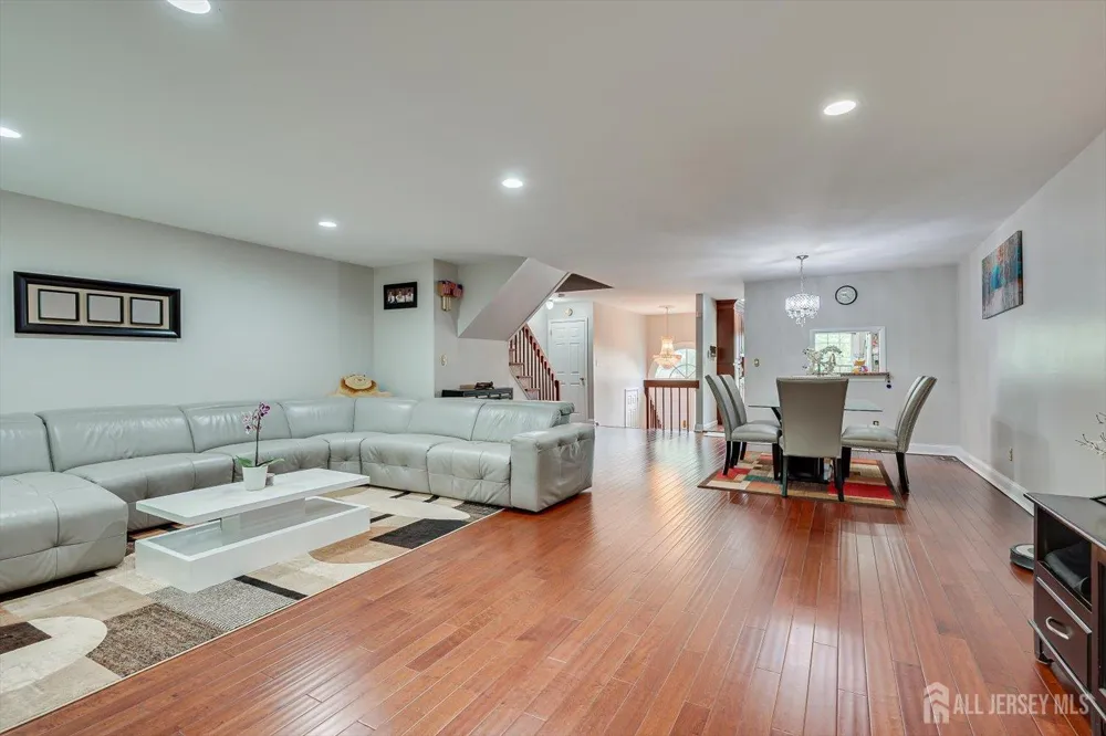 4506 Stonehedge Road Edison, NJ 08820