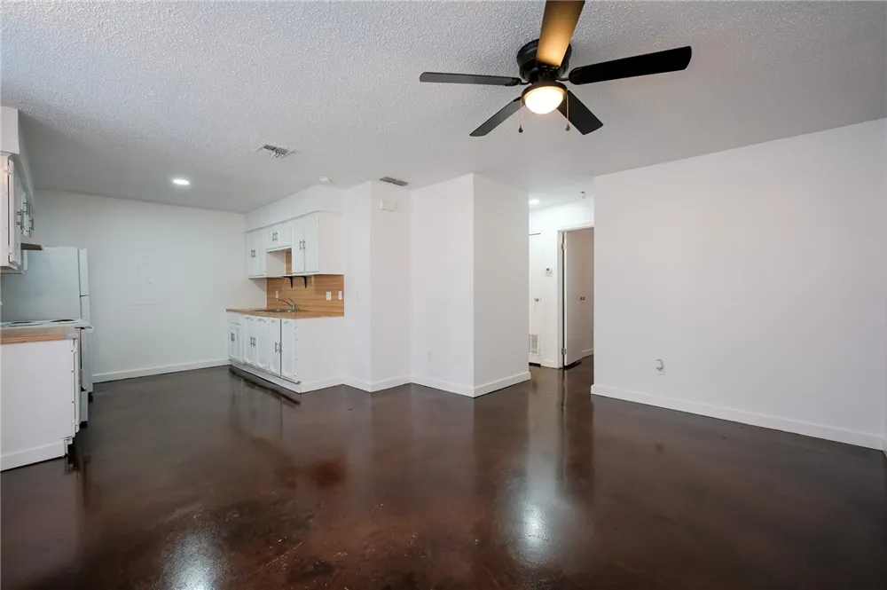 6641 Rhine Drive #B Corpus Christi, TX 78412