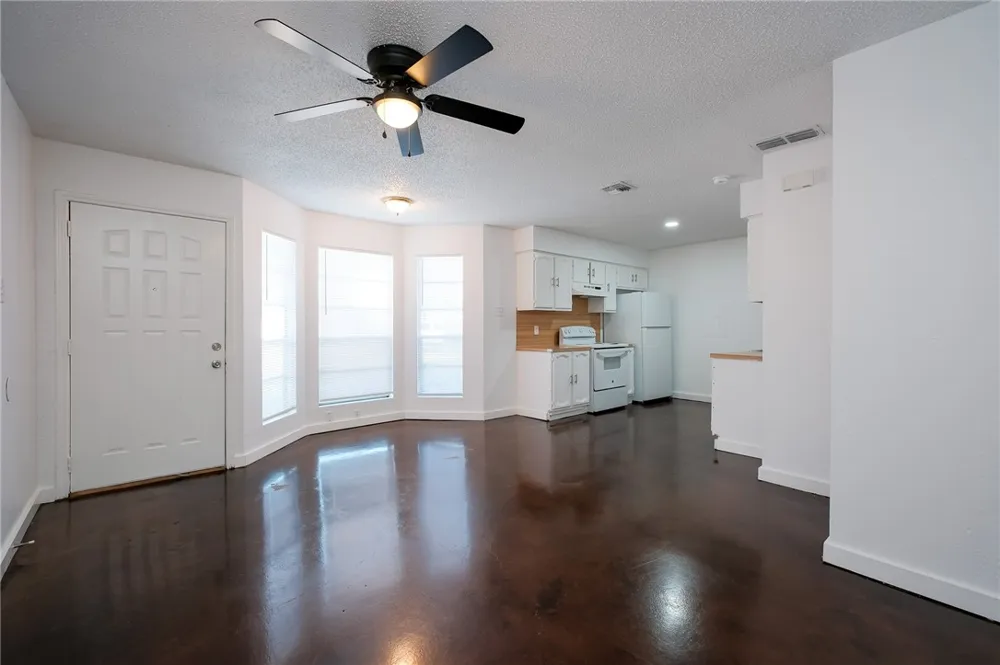 6641 Rhine Drive #B Corpus Christi, TX 78412