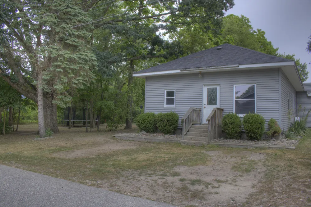 8783 2nd Street Vestaburg, MI 48891