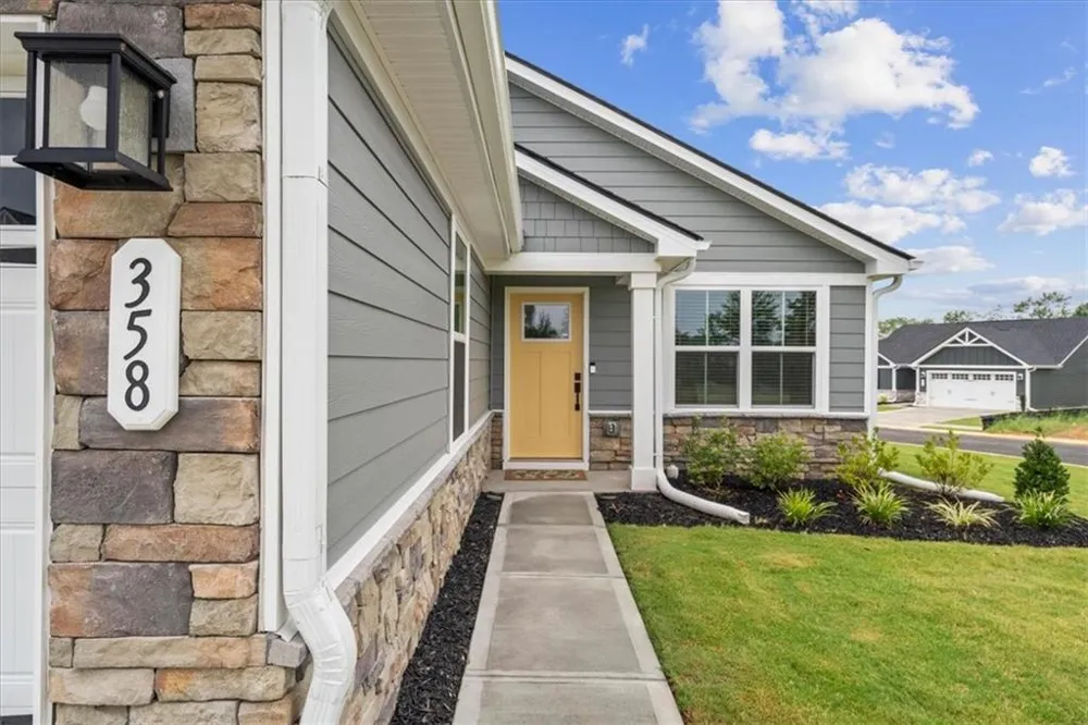 358 Oakleigh Drive Calhoun, GA 30701