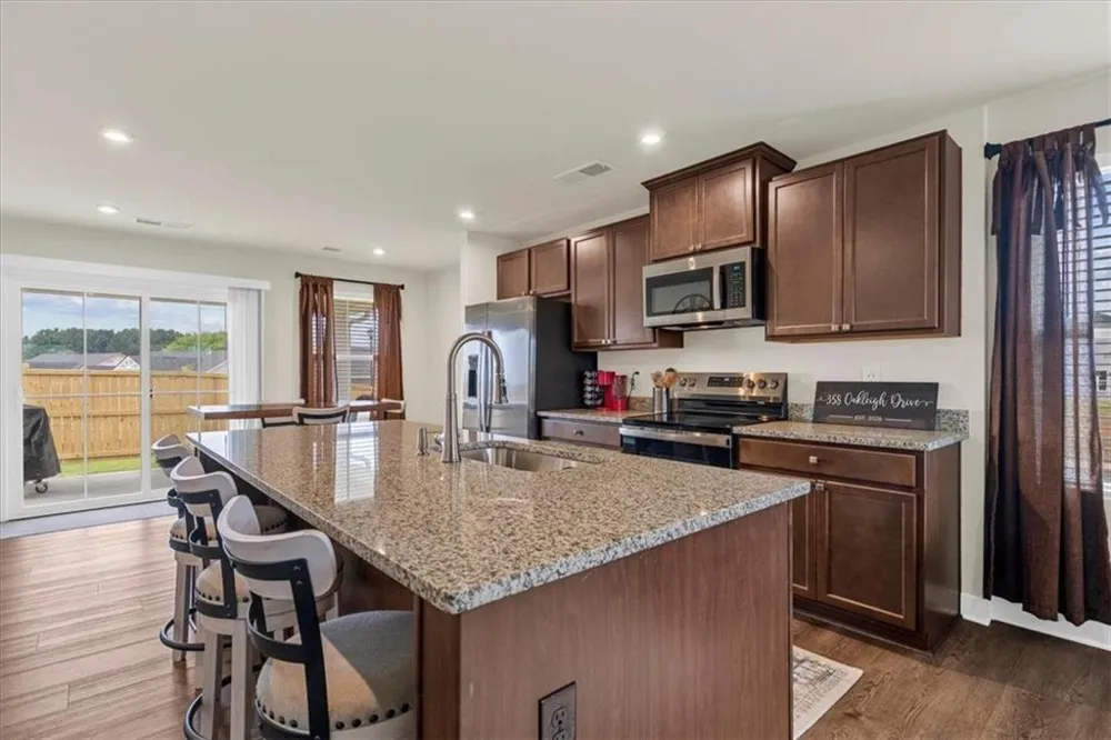 358 Oakleigh Drive Calhoun, GA 30701