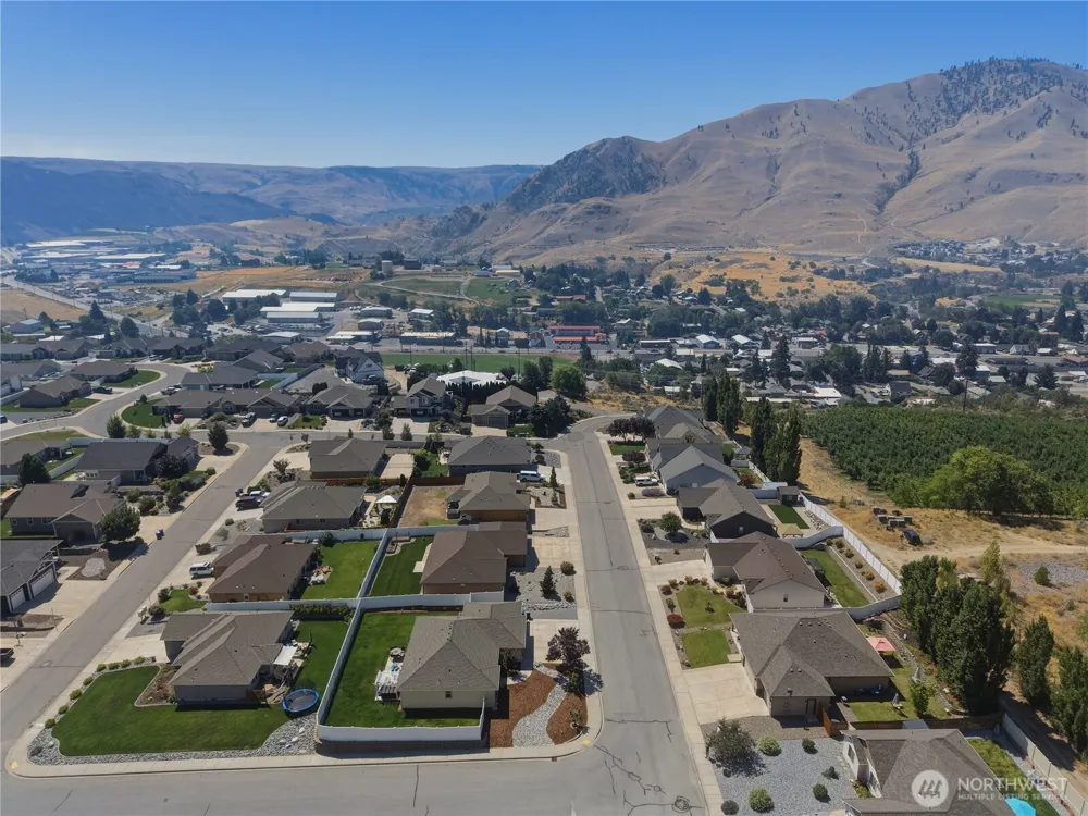 434 Wilson Street Chelan, WA 98816