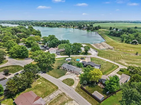 3687 Lakeshore Drive