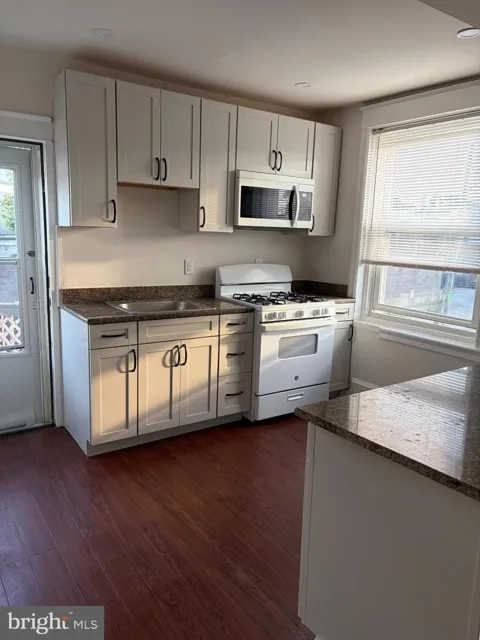 8 W BENEDICT AVENUE #2E