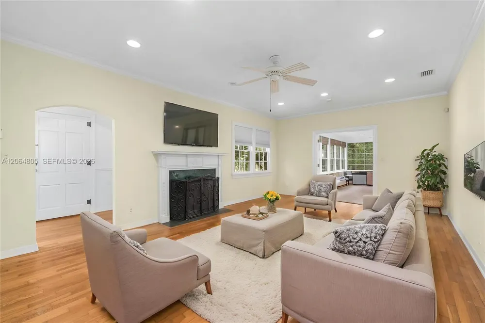 717 NE Boulevard Gainesville, FL 32601