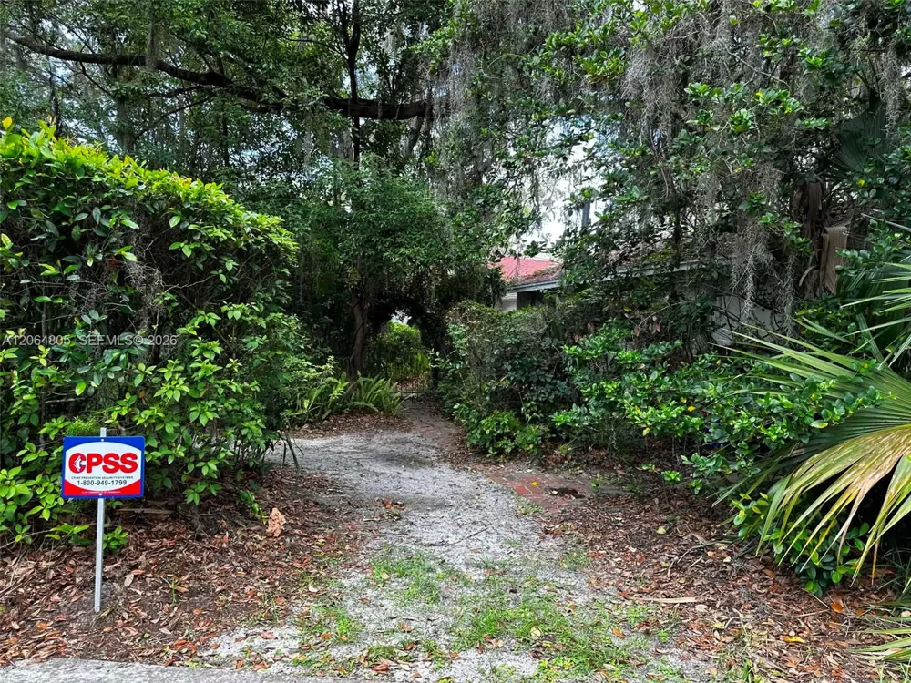 717 NE Boulevard Gainesville, FL 32601