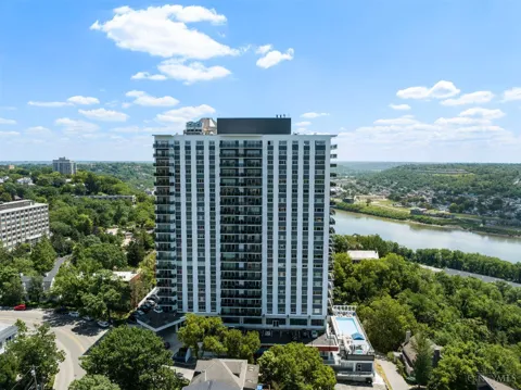 2200 Victory Parkway #2104