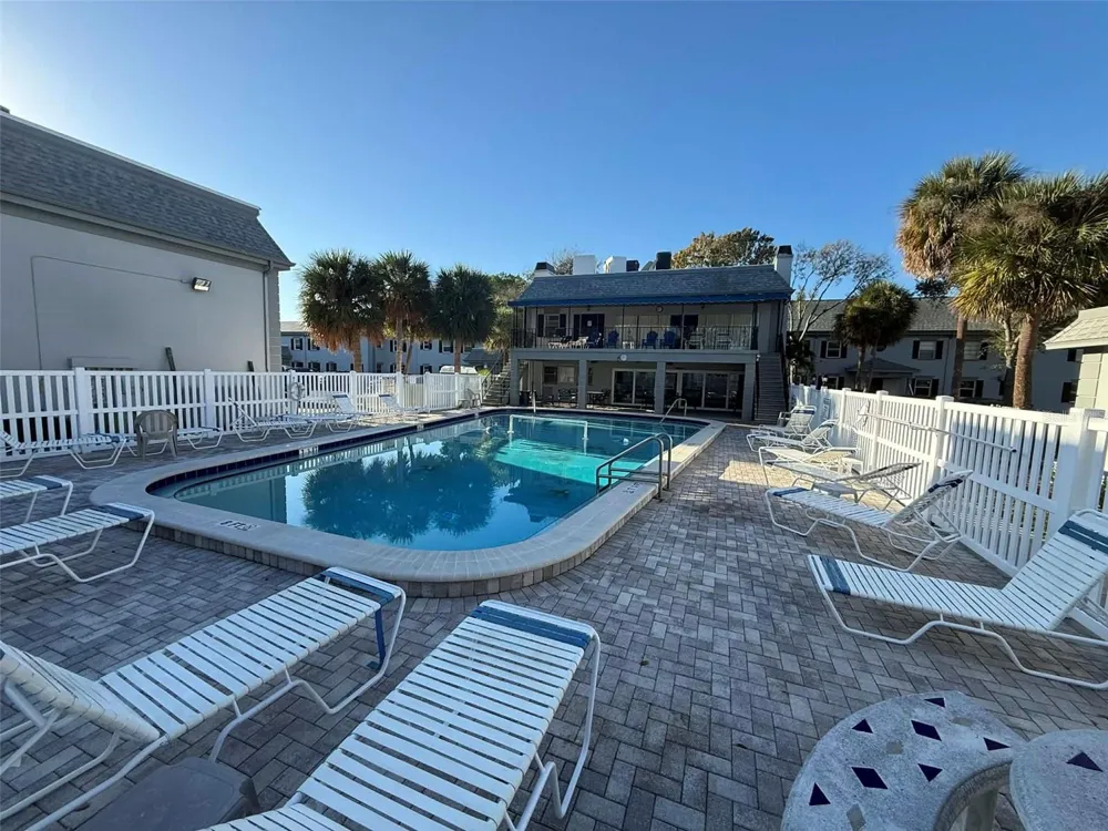 6960 SUNSET DRIVE S #2B South Pasadena, FL 33707