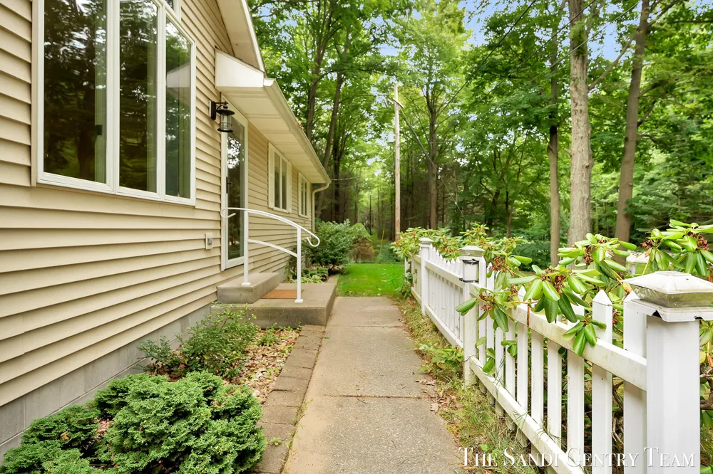 18362 168th Avenue Spring Lake, MI 49456