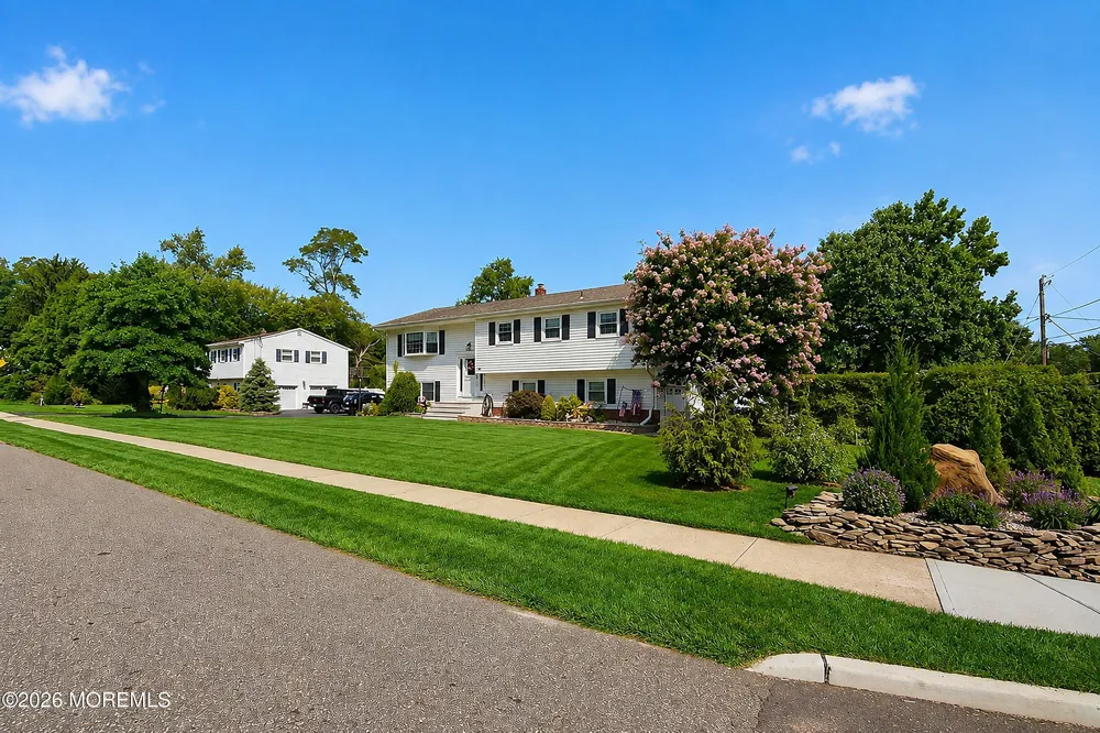 55 Cherry Tree Farm Road Middletown, NJ 07748