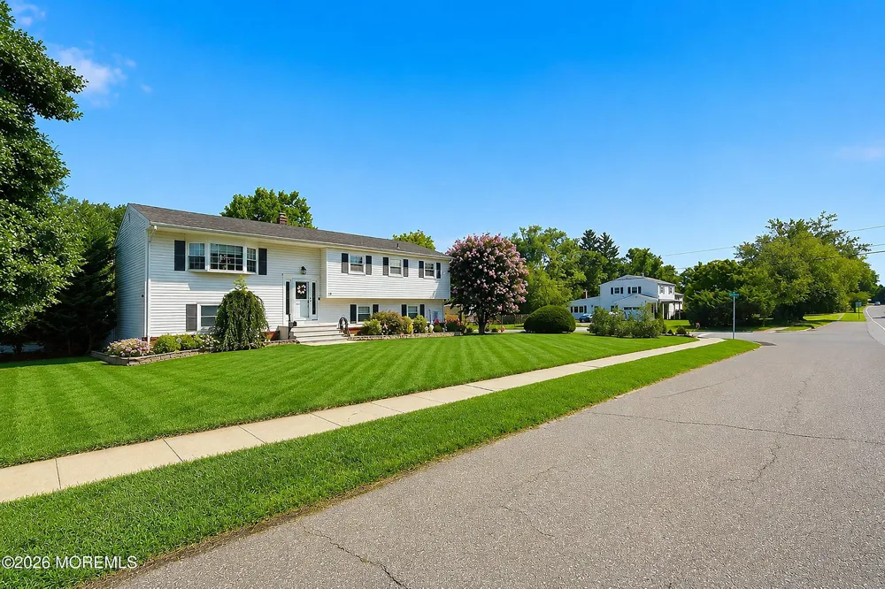 55 Cherry Tree Farm Road Middletown, NJ 07748