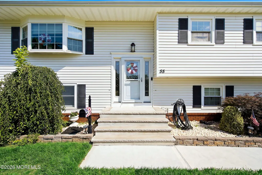 55 Cherry Tree Farm Road Middletown, NJ 07748
