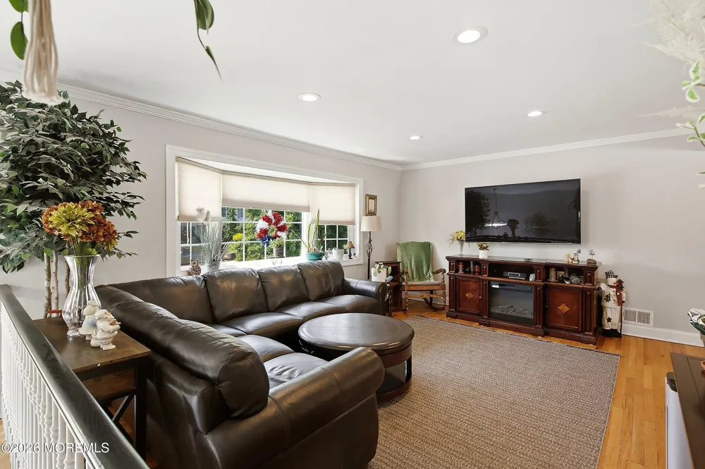 55 Cherry Tree Farm Road Middletown, NJ 07748