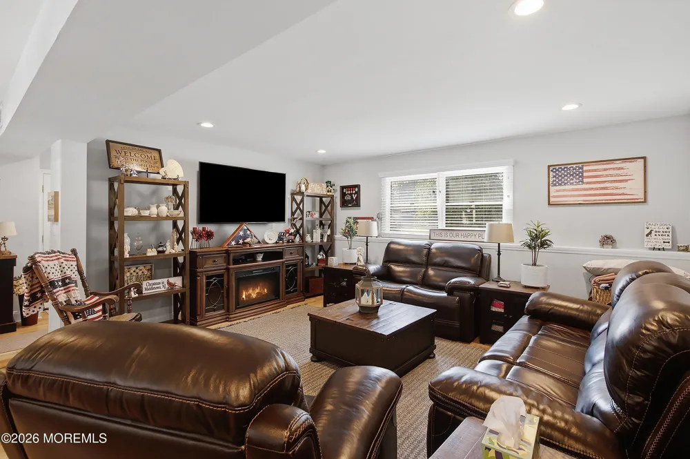 55 Cherry Tree Farm Road Middletown, NJ 07748