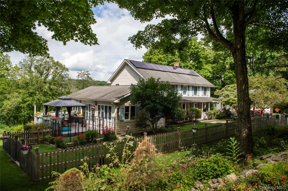 912-918 Hollow Road Clinton Corners, NY 12514