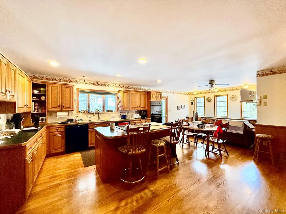 912-918 Hollow Road Clinton Corners, NY 12514