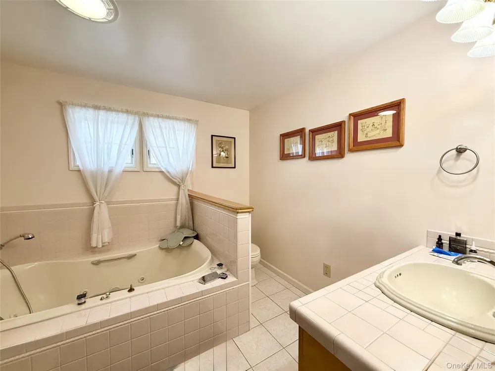 912-918 Hollow Road Clinton Corners, NY 12514