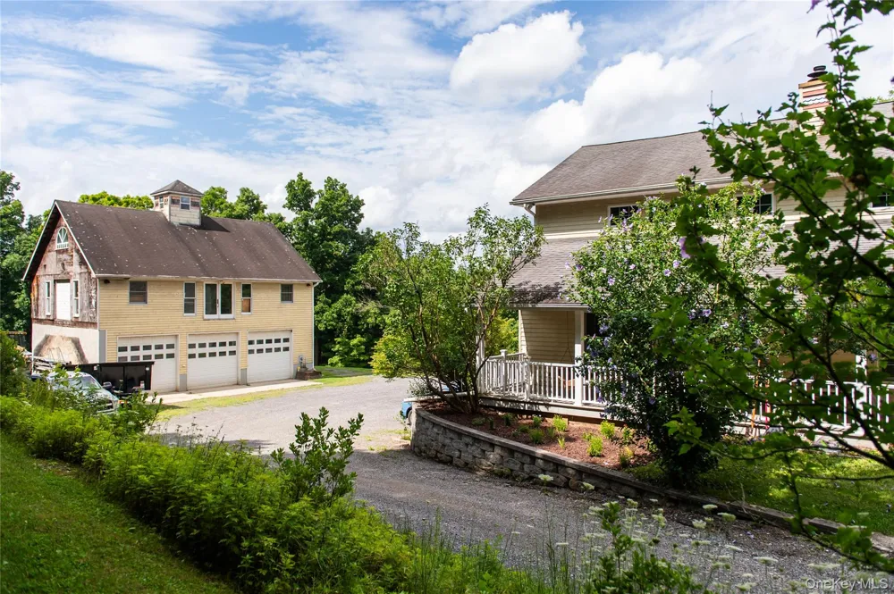 912-918 Hollow Road Clinton Corners, NY 12514