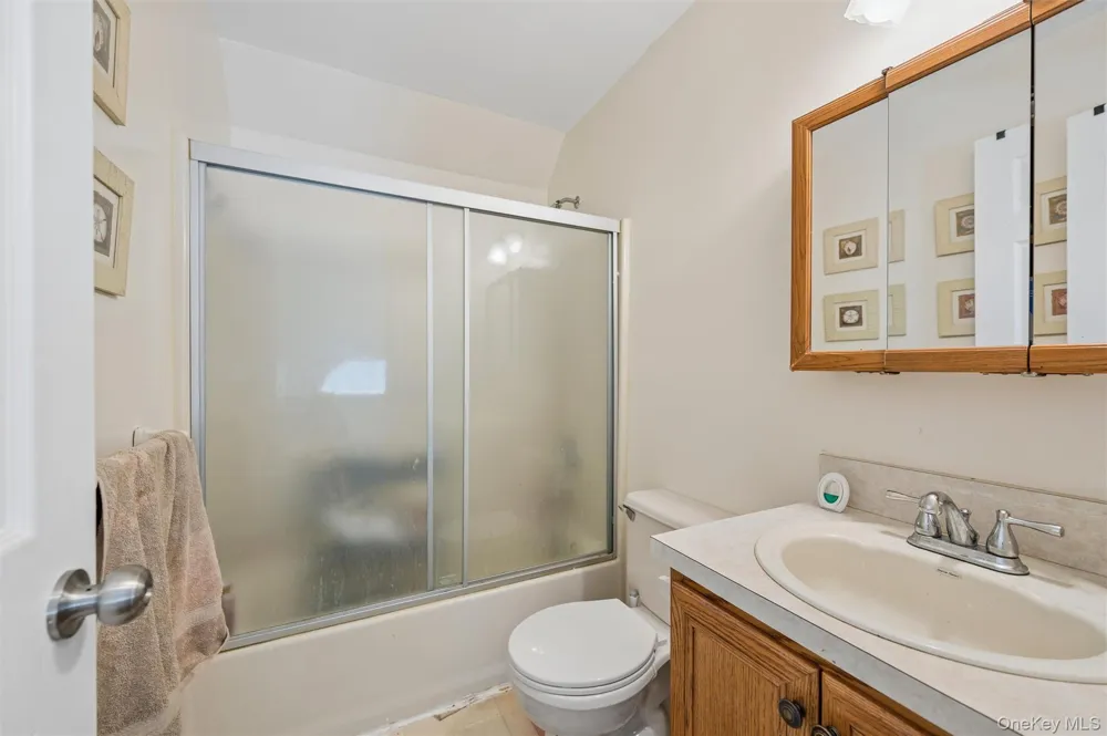 7 Jarvis Lane Center Moriches, NY 11934