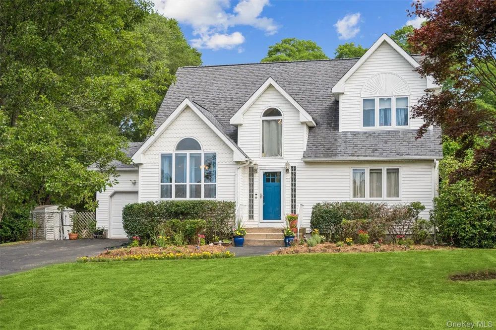 7 Jarvis Lane Center Moriches, NY 11934