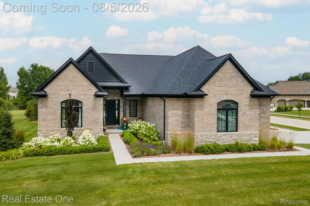 850 Marlayna Drive Oxford Charter Township, MI 48371