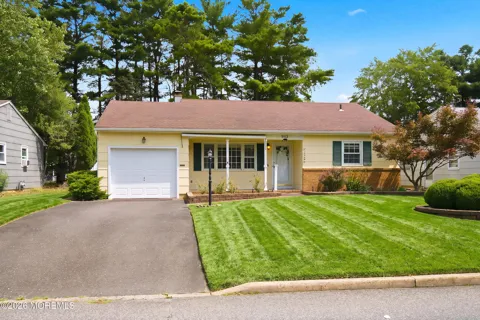 943 Edgebrook Drive