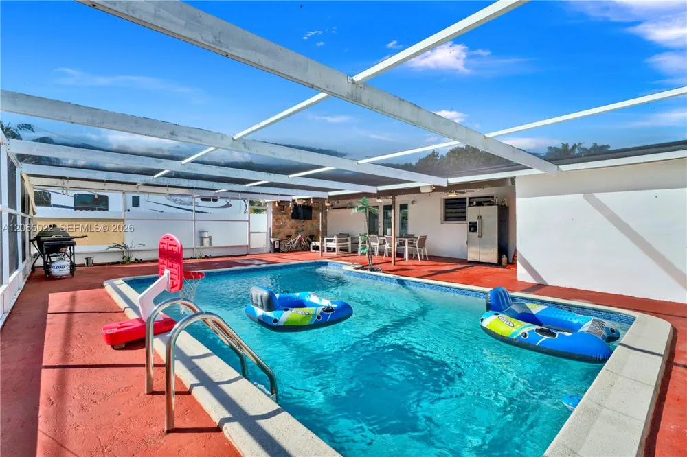 10100 Nicaragua Dr Cutler Bay, FL 33189