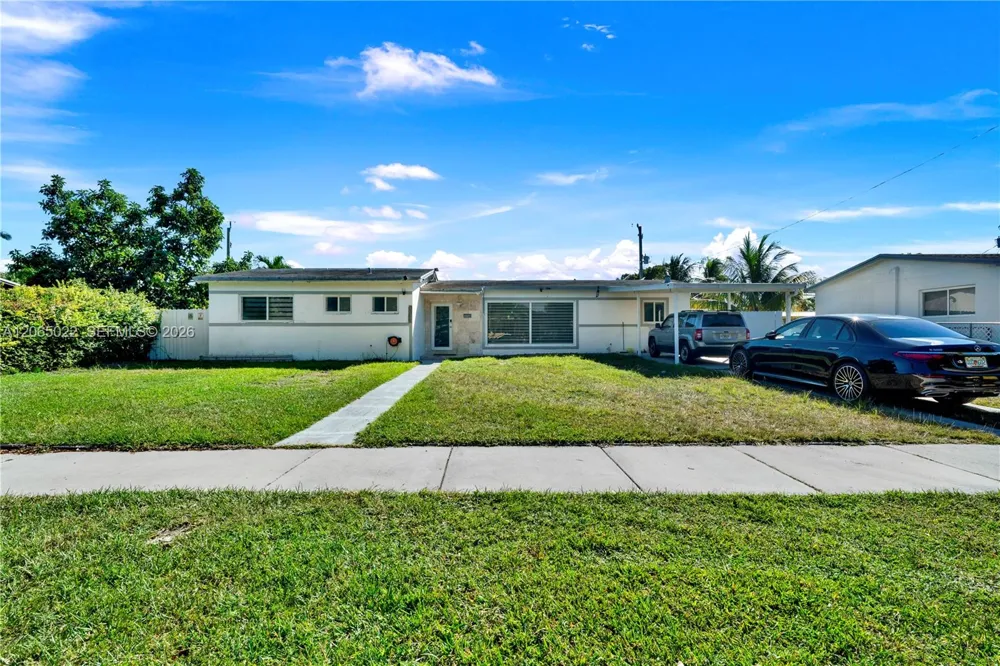 10100 Nicaragua Dr Cutler Bay, FL 33189