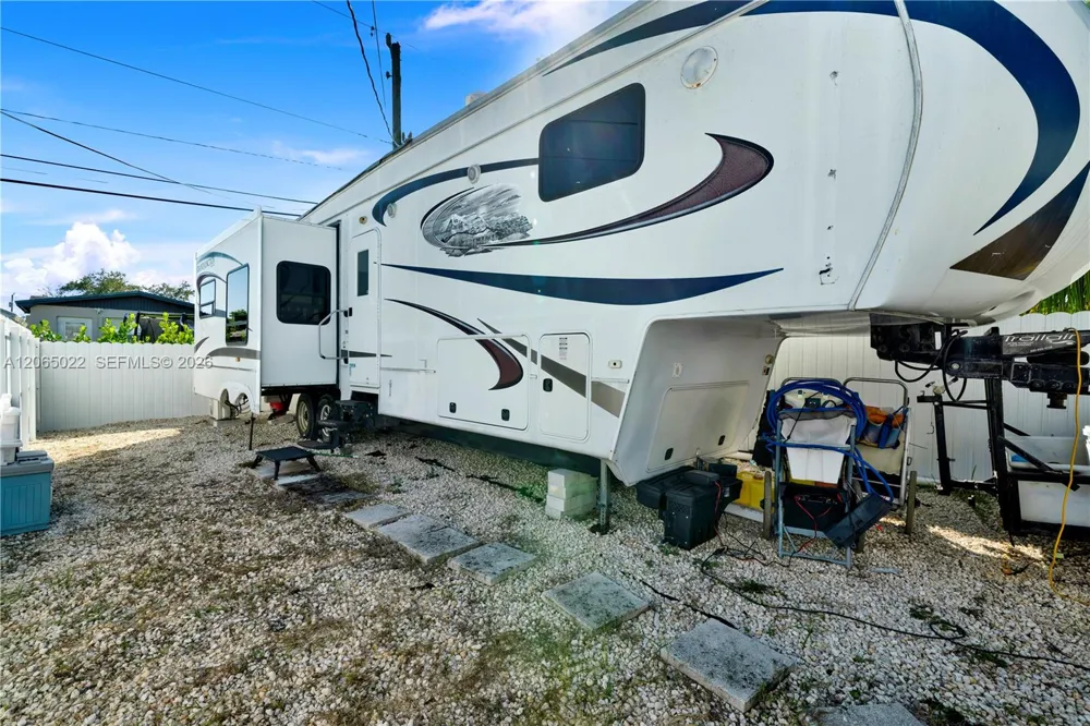10100 Nicaragua Dr Cutler Bay, FL 33189
