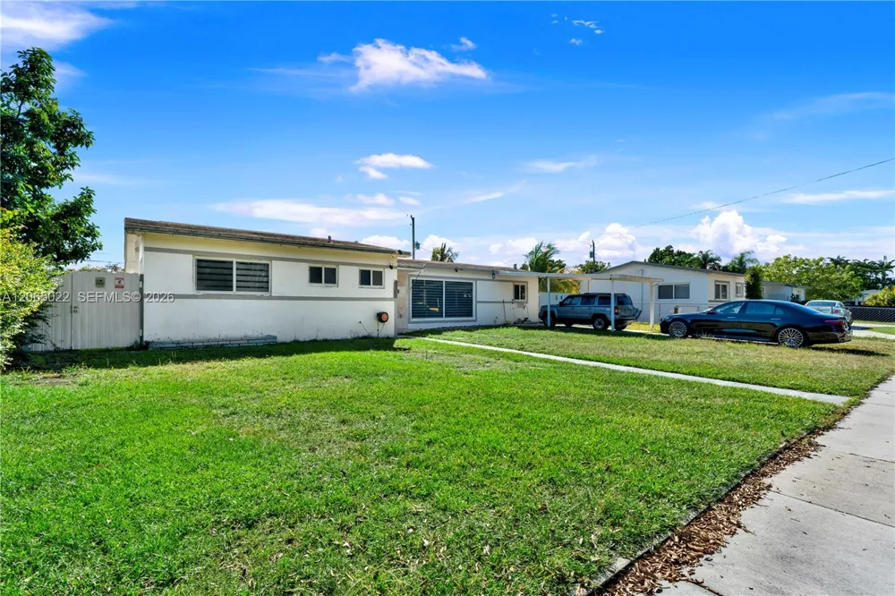 10100 Nicaragua Dr Cutler Bay, FL 33189