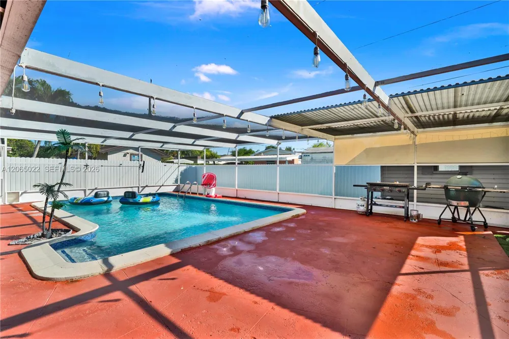 10100 Nicaragua Dr Cutler Bay, FL 33189
