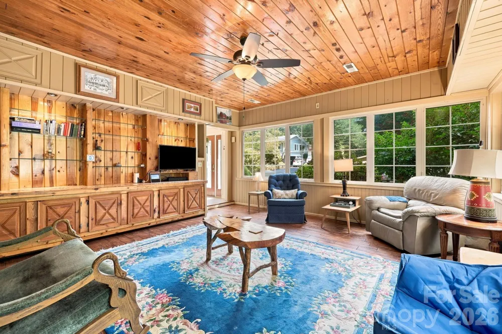 1925 Laurel Park Highway Hendersonville, NC 28739