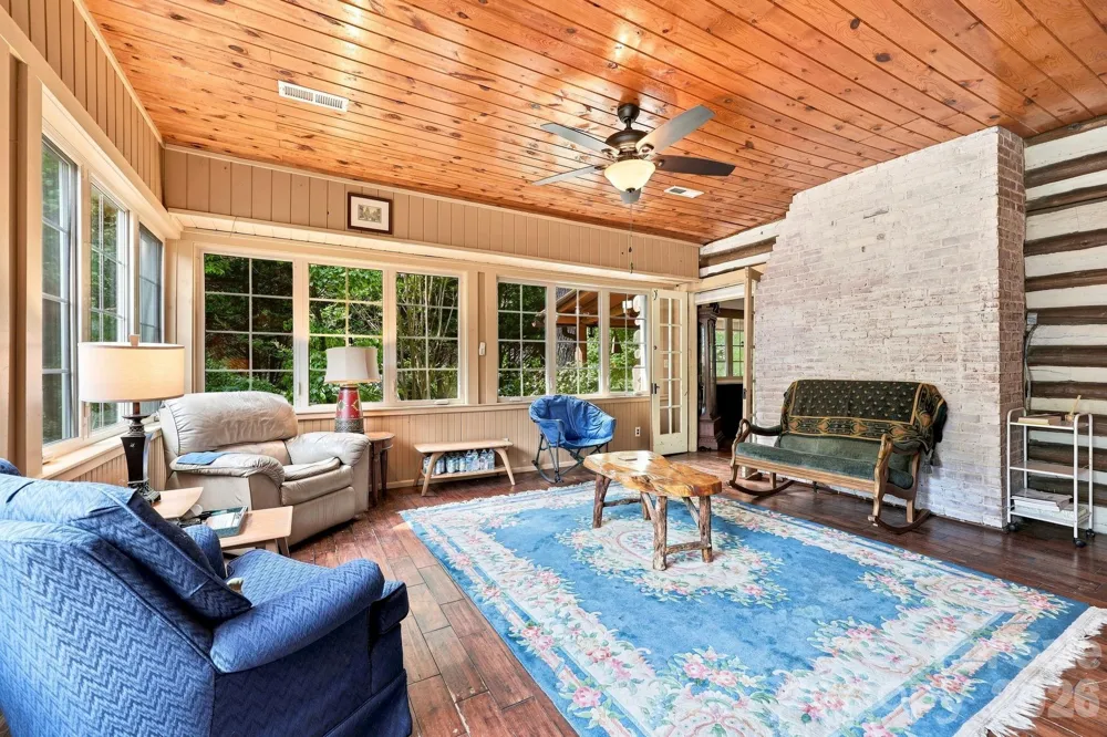 1925 Laurel Park Highway Hendersonville, NC 28739