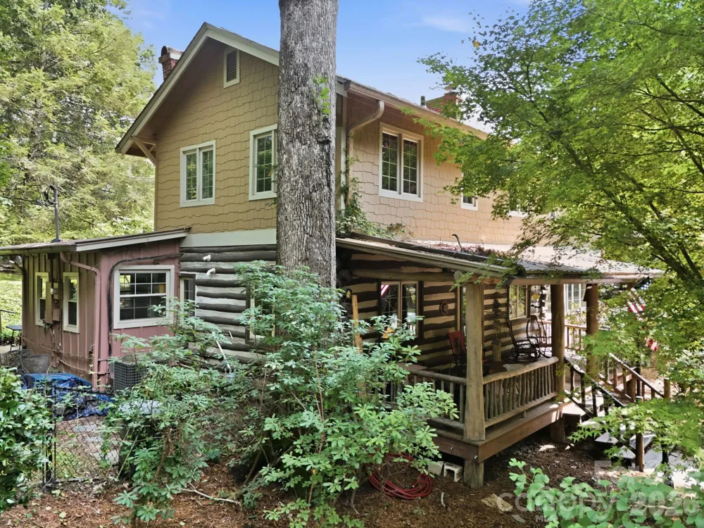 1925 Laurel Park Highway Hendersonville, NC 28739