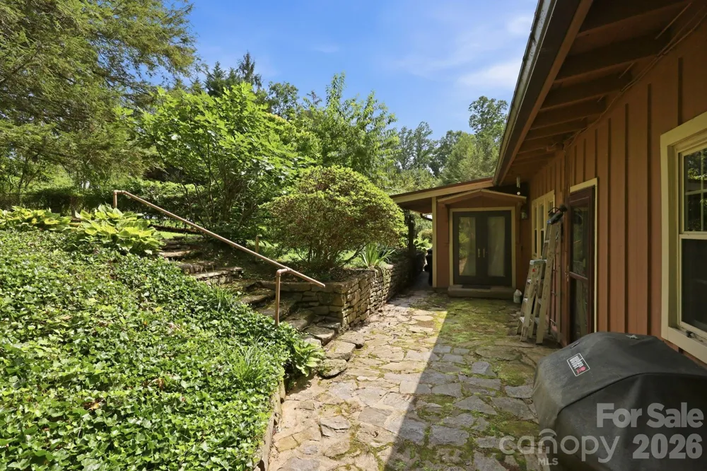 1925 Laurel Park Highway Hendersonville, NC 28739