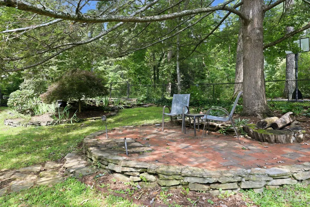 1925 Laurel Park Highway Hendersonville, NC 28739