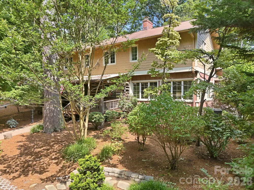 1925 Laurel Park Highway Hendersonville, NC 28739