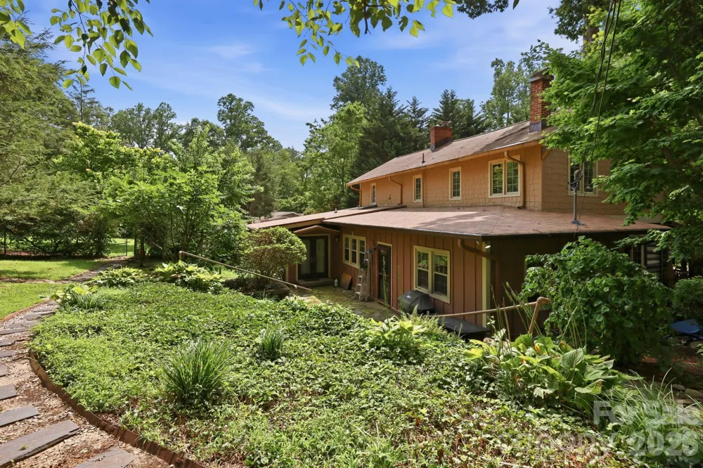 1925 Laurel Park Highway Hendersonville, NC 28739