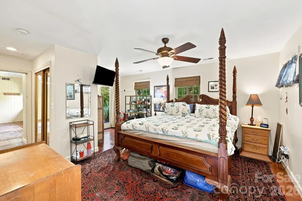 1925 Laurel Park Highway Hendersonville, NC 28739