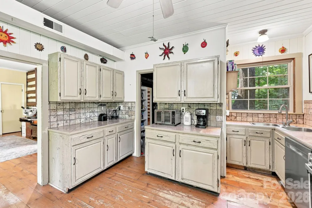1925 Laurel Park Highway Hendersonville, NC 28739