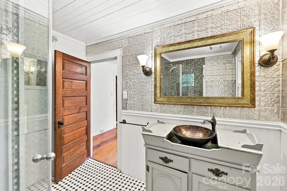 1925 Laurel Park Highway Hendersonville, NC 28739
