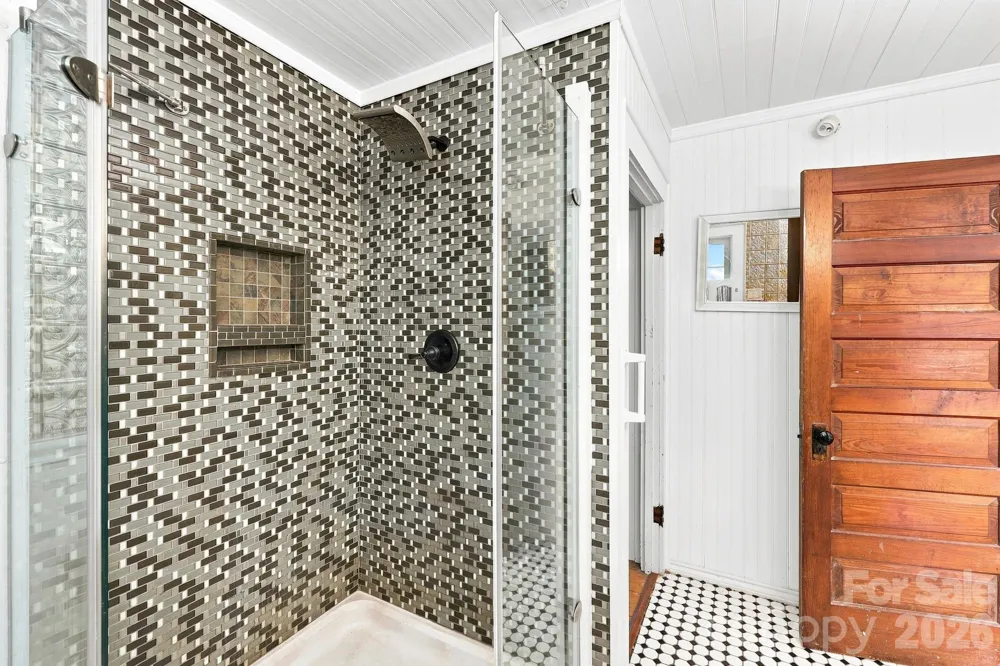 1925 Laurel Park Highway Hendersonville, NC 28739