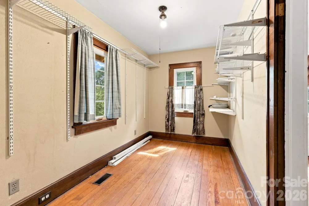 1925 Laurel Park Highway Hendersonville, NC 28739