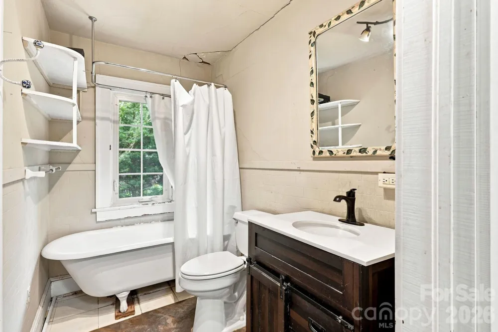 1925 Laurel Park Highway Hendersonville, NC 28739