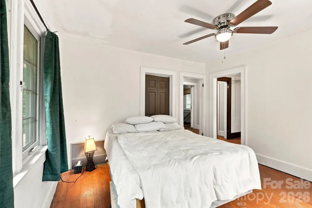 1925 Laurel Park Highway Hendersonville, NC 28739