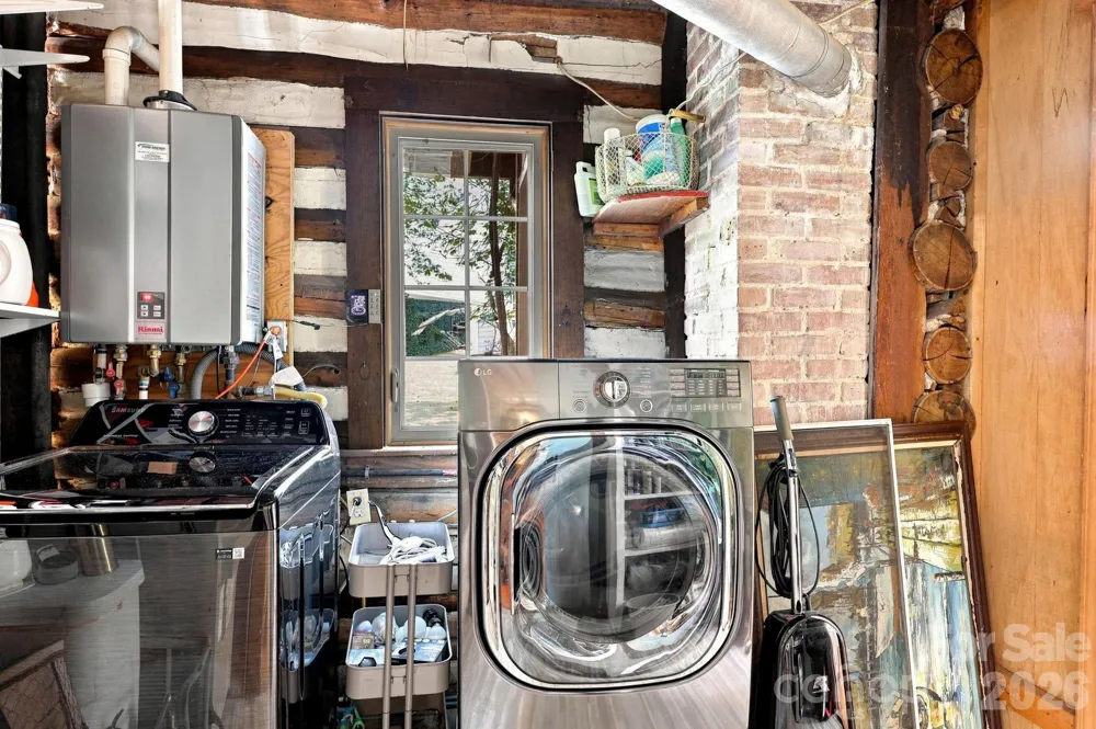 1925 Laurel Park Highway Hendersonville, NC 28739